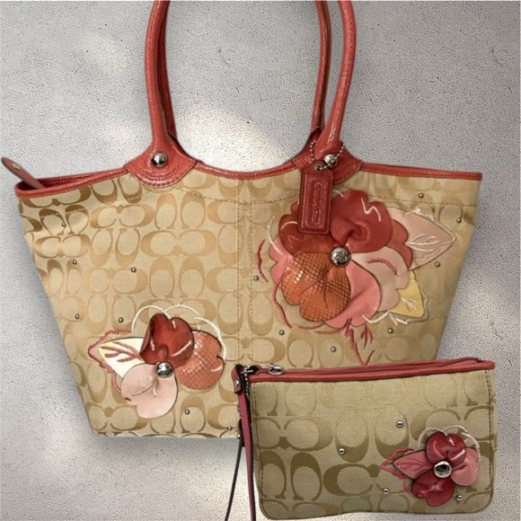 Coach Flower Appliqué Tote & wristlet - Picture 1 of 16
